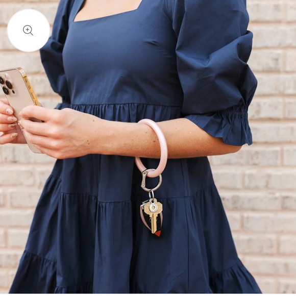 Oventure Silicone Big O Key Ring in Rose Pearlized - Picture 2 of 4